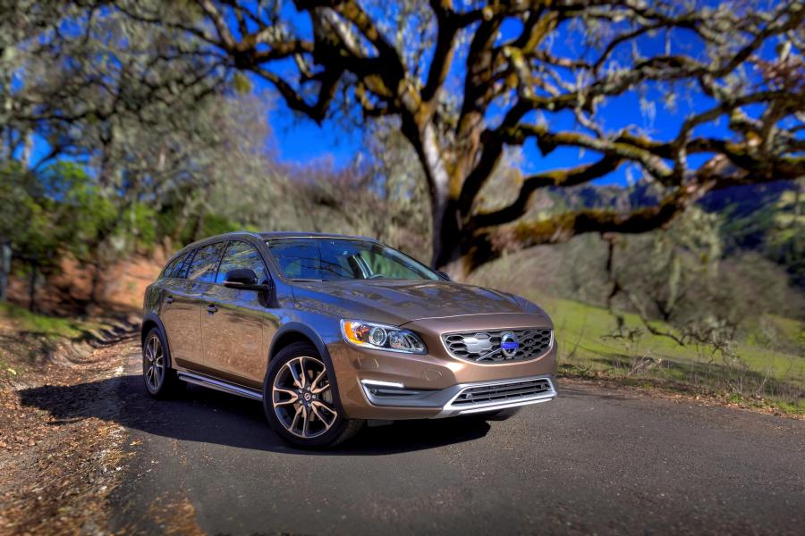  Volvo V60 Cross Country 2015 года  (US) (фото 8 из 23)